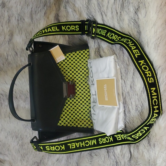 MICHAEL KORS☆ Whitney MD Checkerboard satchel. - Picture 3 of 10
